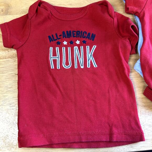 11+ pcs Baby 0-3 months clothes 5 one-piece 1 shirts 5 pairs of socks - Picture 8 of 9